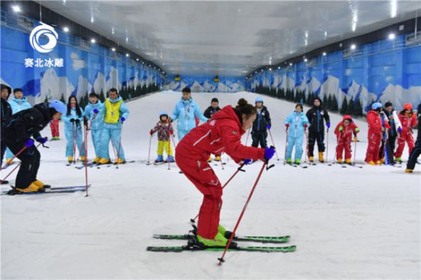 室内滑雪场.jpg