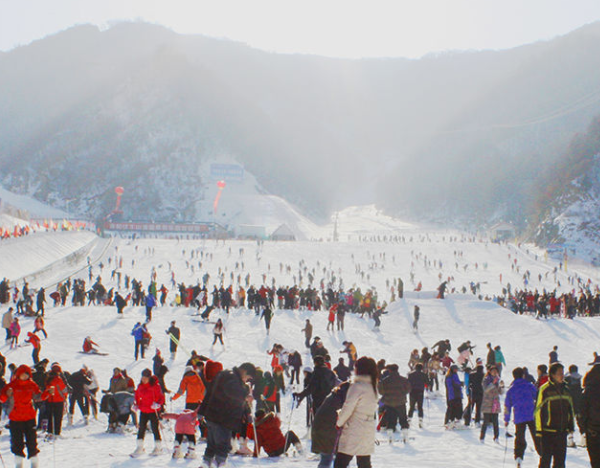 西岭雪山滑雪场