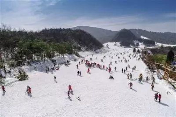 莲花山滑雪场