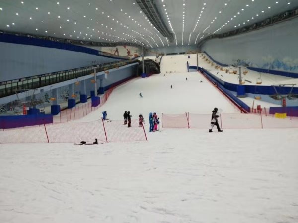 乔波室内滑雪场