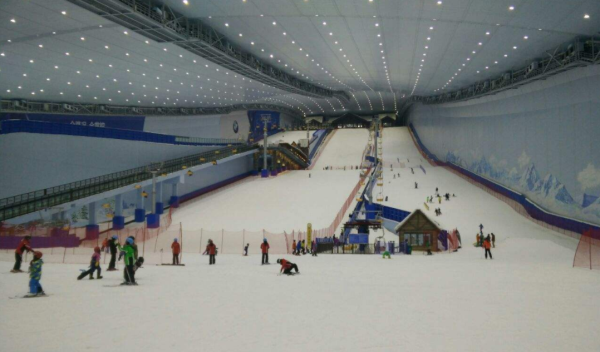 乔波室内滑雪场