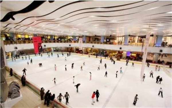 天气这么热，快去深圳的滑冰场凉快凉快！「赛北冰雕」