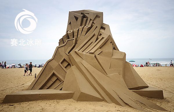 一个特别的沙雕家，你看过他的作品吗？「赛北冰雕」