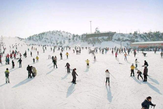 建一个滑雪场的成本